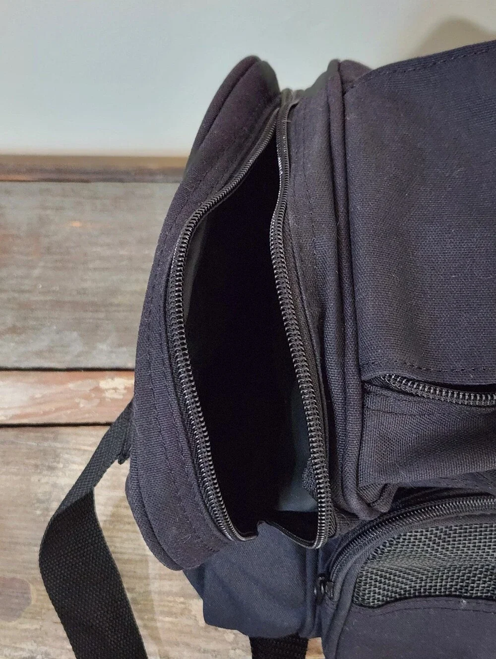✨️Eddie Bauer Black Cargo Duffel Bag 18